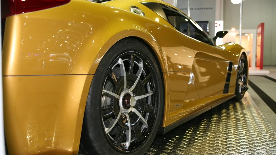 A 550-hp modified Ford V6 powers the rear wheels