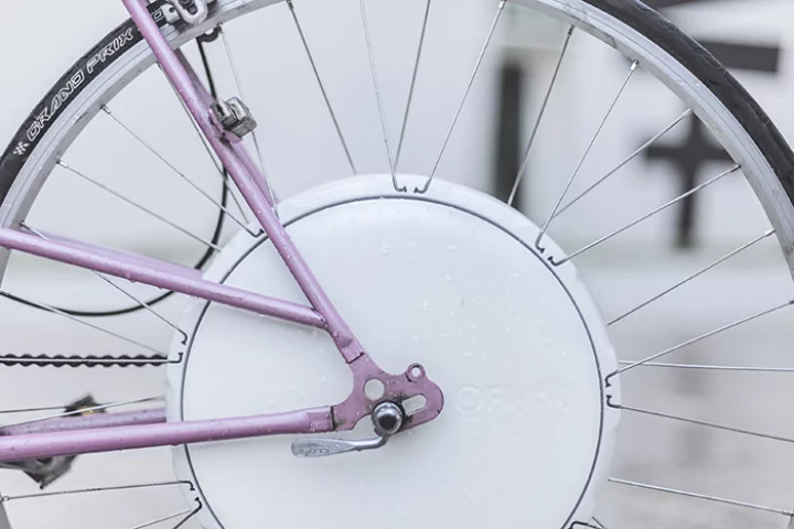 FlyKly's Smart Wheel makes pedaling a bicycle easier