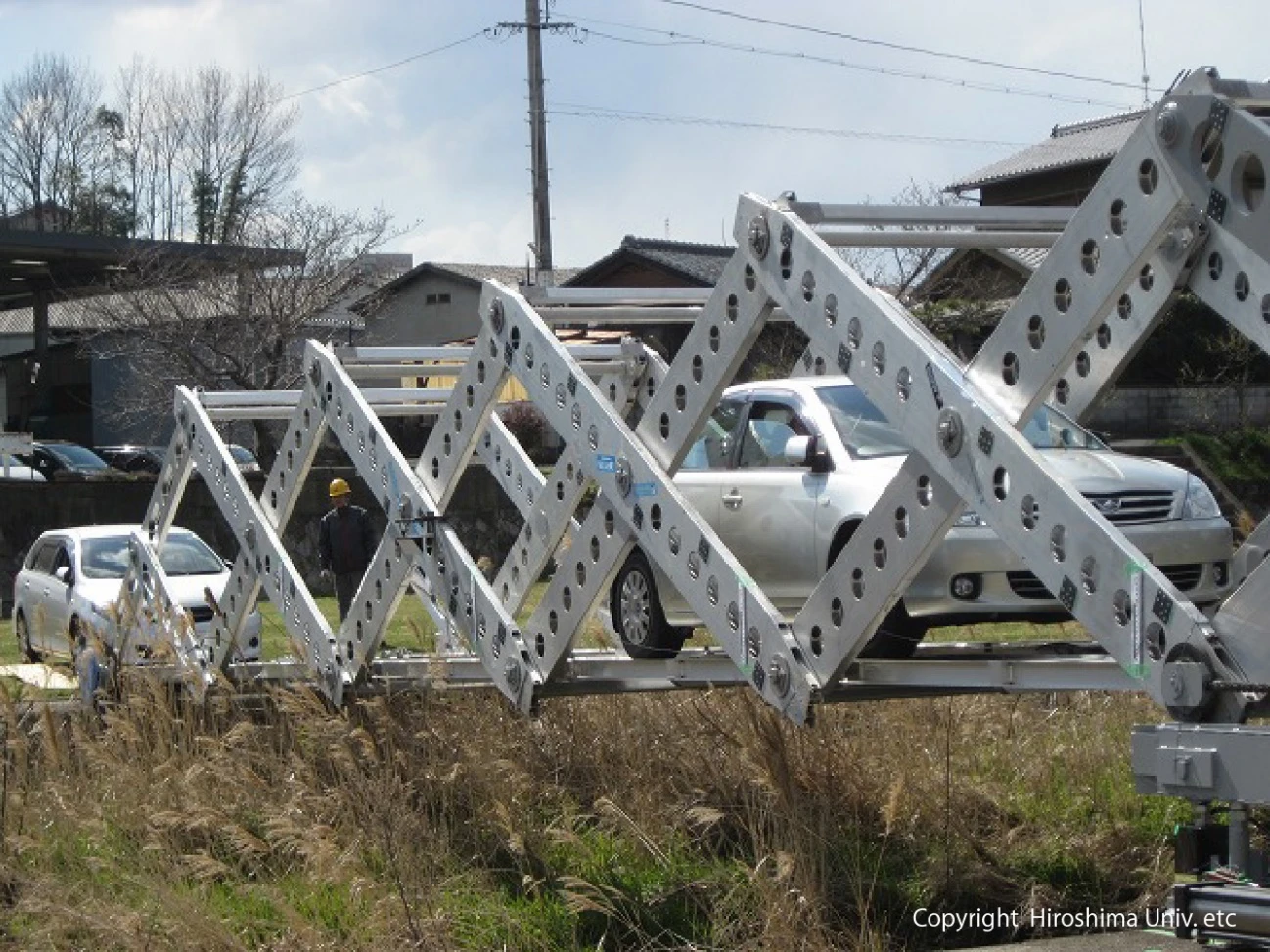 From the time the Mobile Bridge Version 4.0 arrives until the time that it can be used is about an hour, with no foundation construction or cranes being required