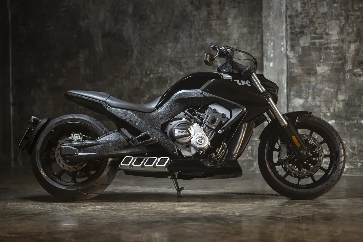 The LFC 700 features KYB 41 mm USD forks with compression adjustment up front, and an adjustable monoshock at the rear