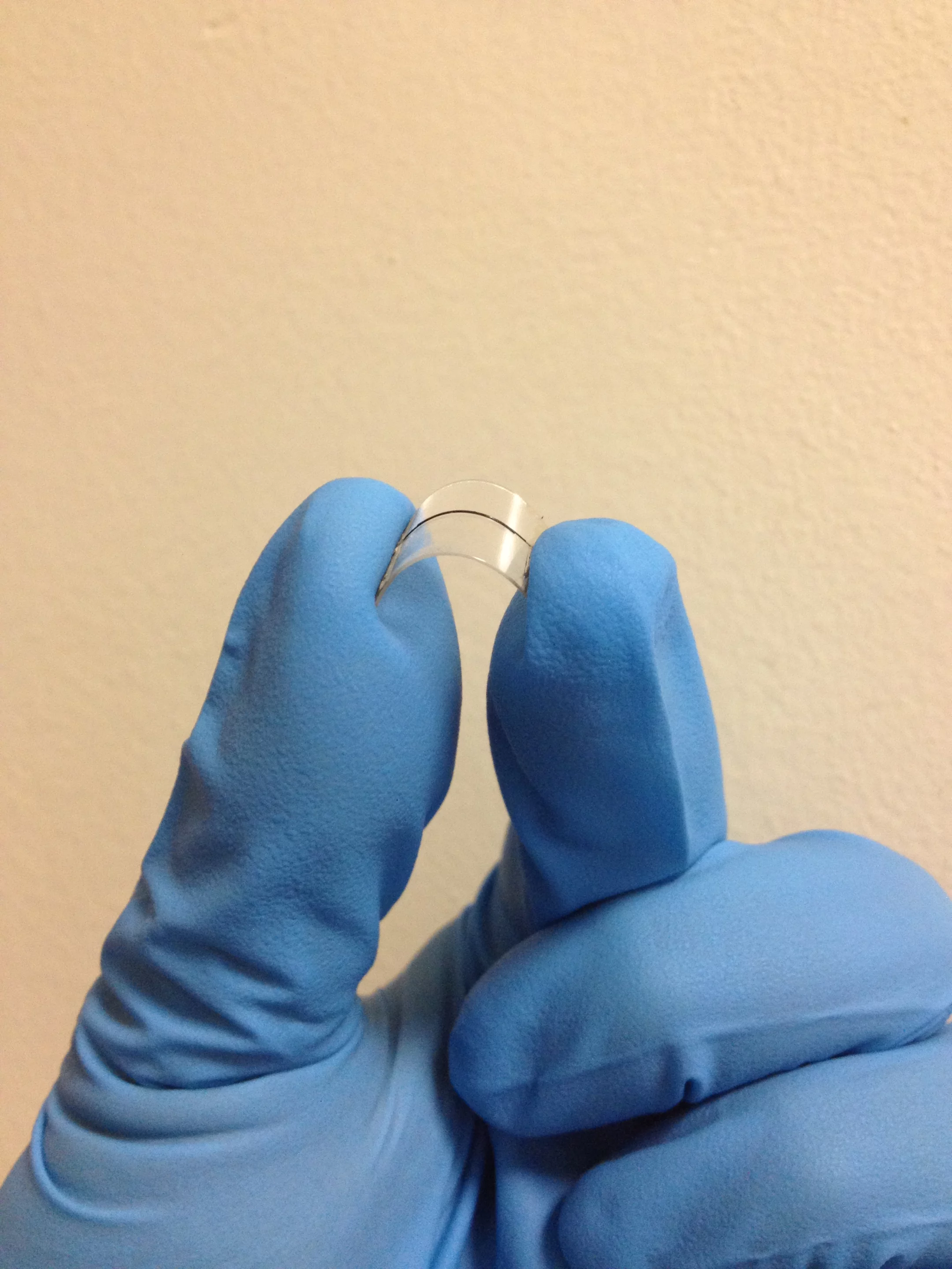 The flexible supercapacitor composed of graphene and carbon nanotubes (Photo: Dr.Dingshan Yu, Nanyung Technical University, Singapore)