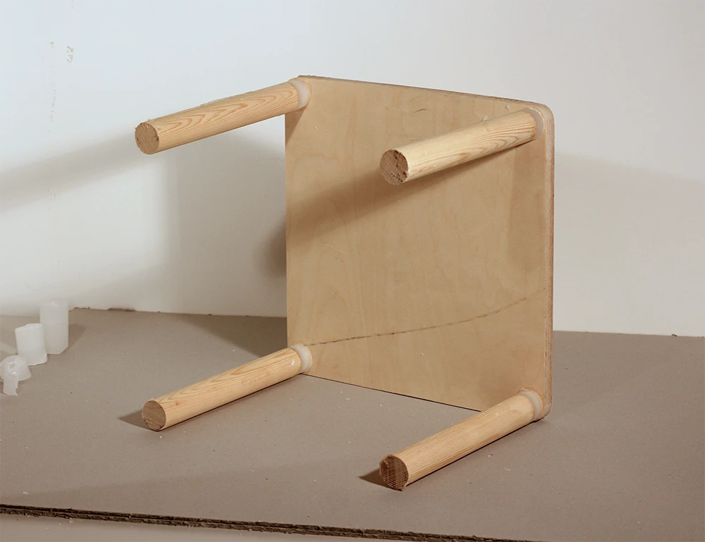 After eight people have sat on it, the mechanism triggers a self-destruct system, which heats the wire until each joint melts and breaks away