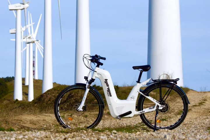 The Alter Bike's new 300-bar hydrogen gas tank is said to deliver a 150-km range per fill