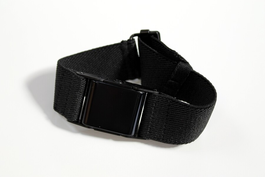 The PulseOn is small with a curved glass screen