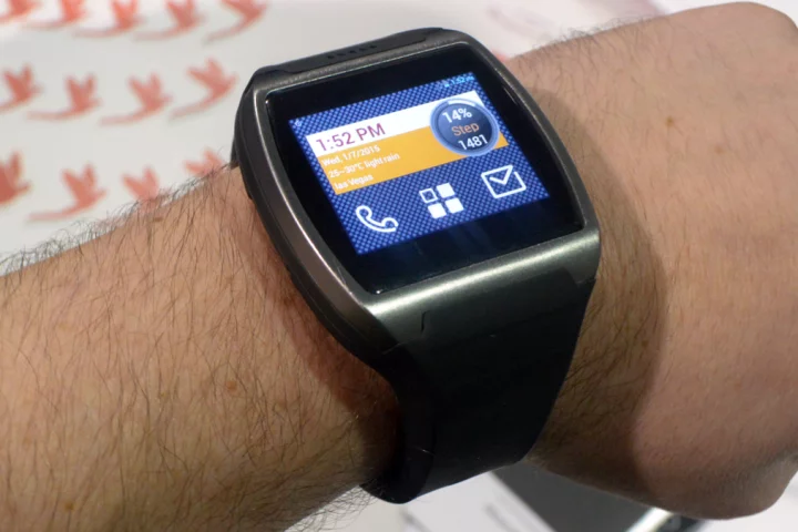 The US$250 Spur Atomic smartwatch puts a smartphone on your wrist (Photo: C.C. Weiss/Gizmag)