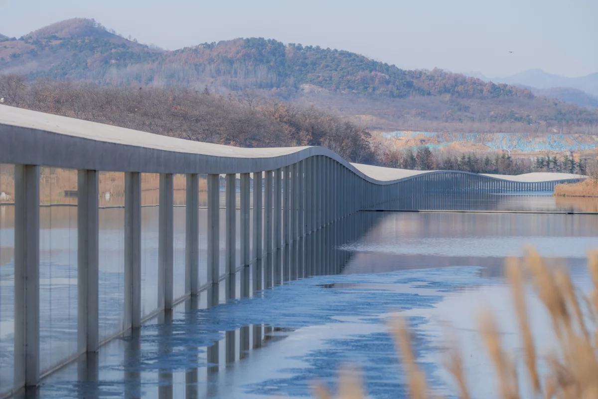 The Zaishui Art Museum is situated in an artificial lake