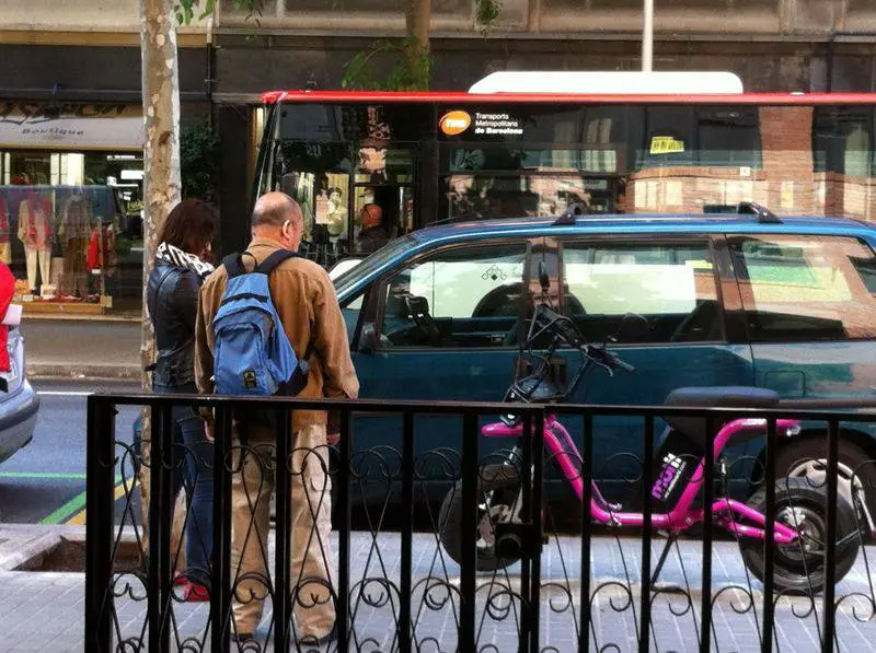 Users have the option to pay for a single trip or buy monthly and tourist packages.