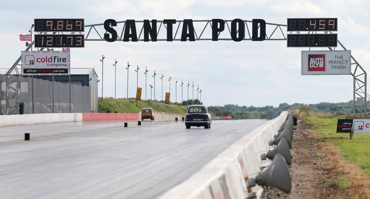 Smith set the record at the UK's Santa Pod Raceway at the Dragstalgia event last weekend