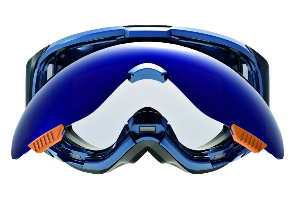 Anon M1 goggles with Magne-Tech use magnets to make swapping lenses easy