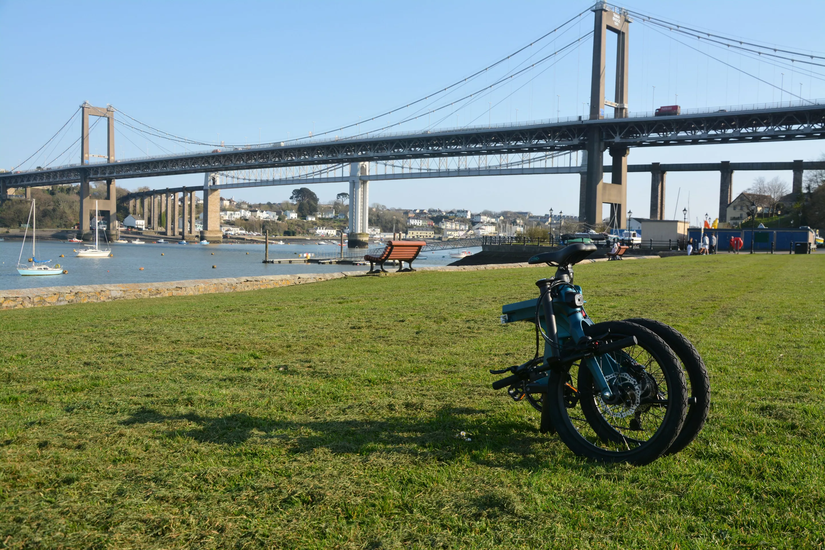 The Fiido X folds down in four easy steps, with the wheels coming together so it can be rolled along between rides