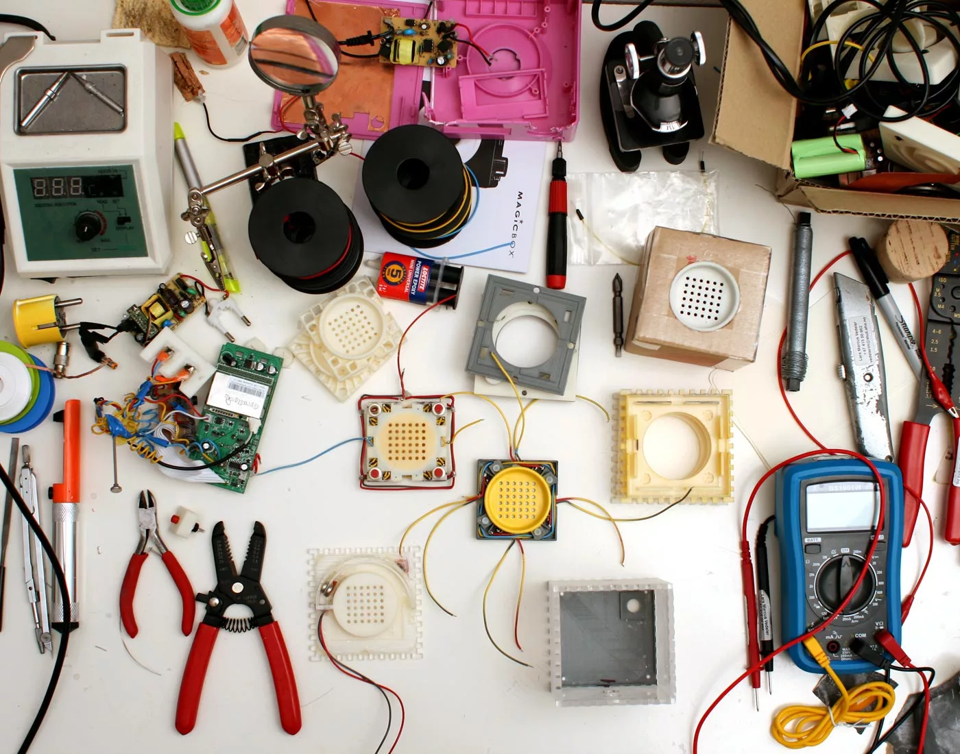 Plugg was designed and constructed with the use of 3D printing, laser cutting, and hacked electronics (Photo: Skrekkøgle)