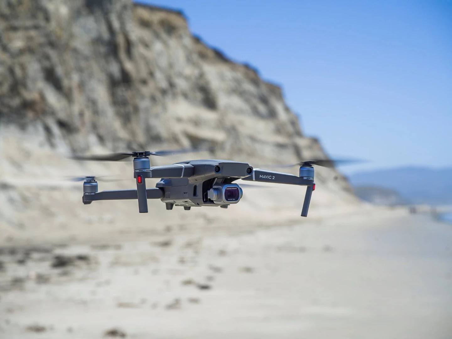 OcuSync 2.0 wireless transmission technology caters for 1080p live view up to 5 miles (8 km) away, with 2.4 and 5.8 GHz frequency band switching built in for signal stability