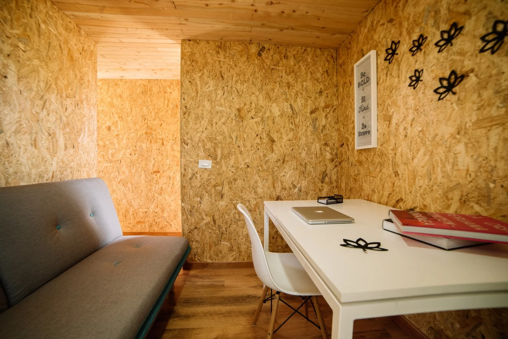 The walls of the VIMOB are made of oriented strand board (OSB)