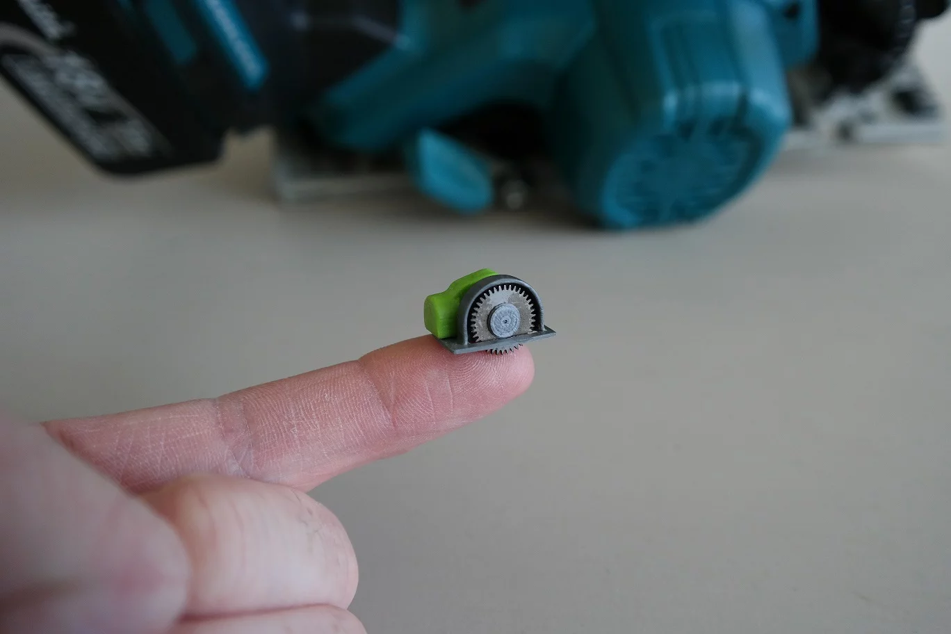 Lance Abernethy has 3D-printed a tiny circular saw that works