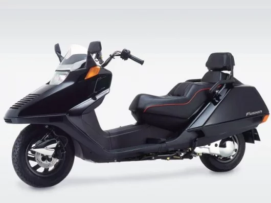 Honda really got the market moving in 1986 when it introduced a 250 scooter known in various markets as the Fusion, Helix or CN250.