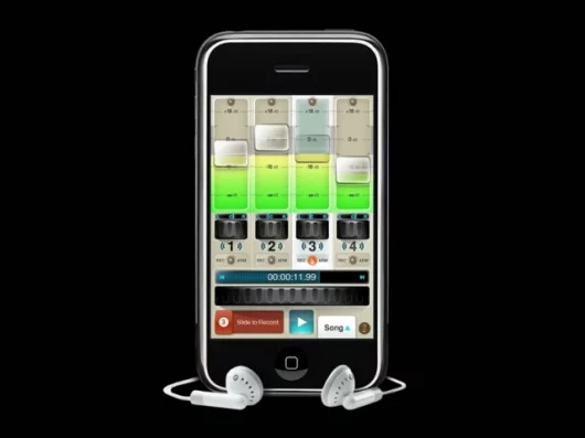 FourTrack app on the iPhone