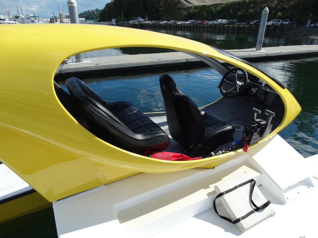 This Helicat has a single driver seat and double rear seat