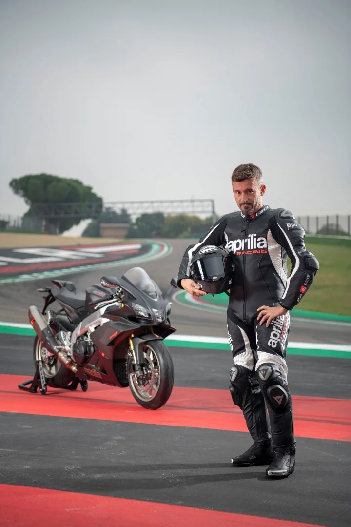 Max Biaggi is back to put his hallowed face next to the new RSV4 1100 Factory.