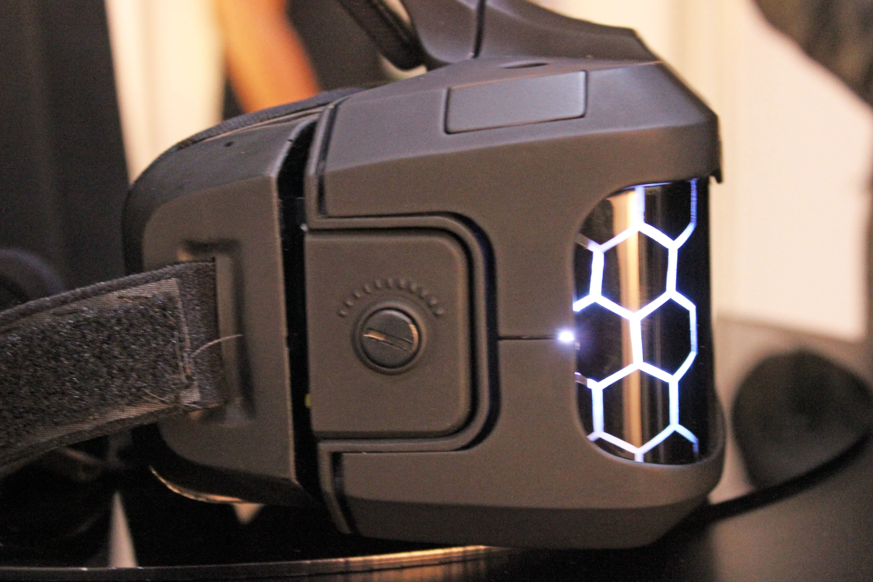 Side of the Sulon Cortex VR/AR headset (Photo: Will Shanklin/Gizmag.com)