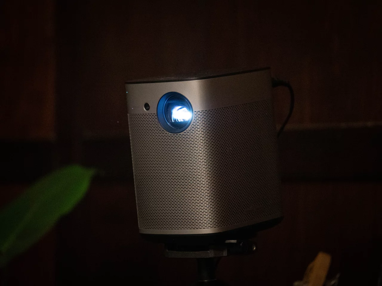 Plugged in, the Halo maxes out at 800 lumens