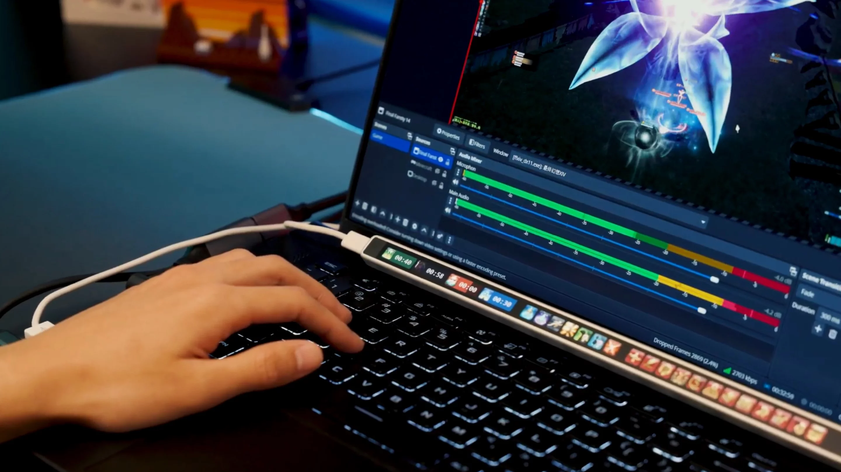 The Flexbar features a 9.8 x 0.28-inch OLED display that can be personalized and customized through a control application called the FlexbarDesigner