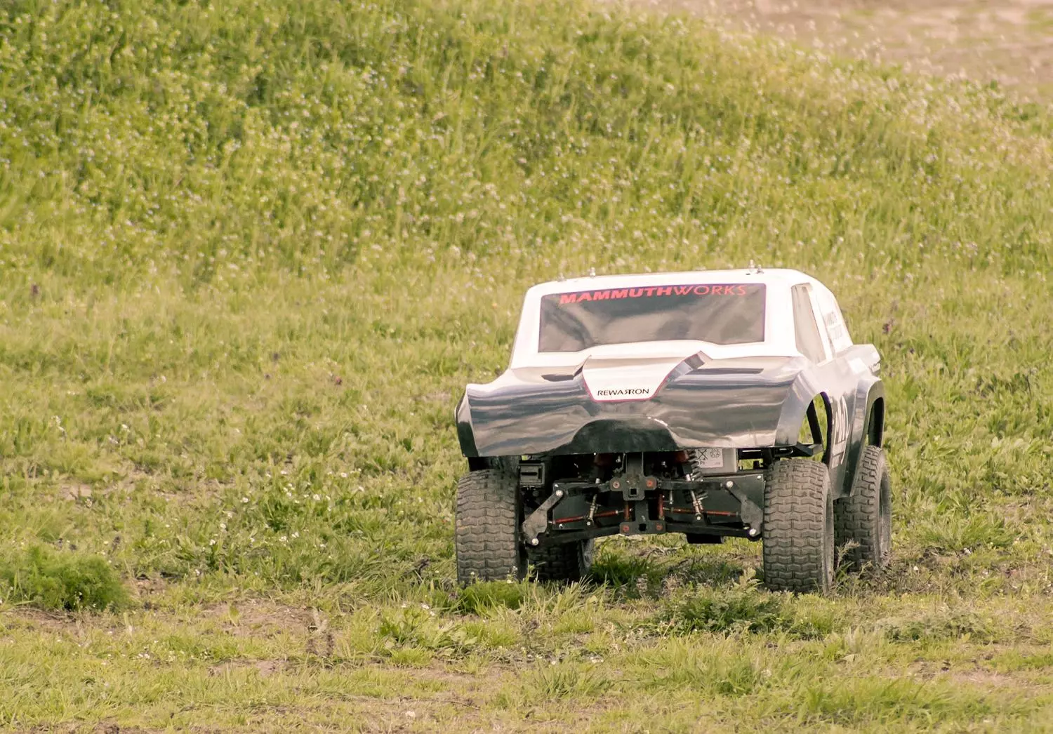 The Mammuth Rewarron the features oil disc brakes with ABS, and traction control