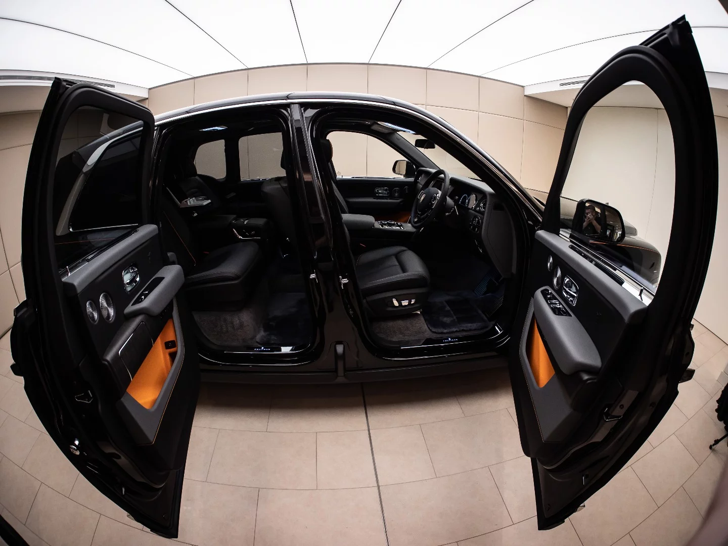 Rolls-Royce Cullinan: wide-opening coach style doors