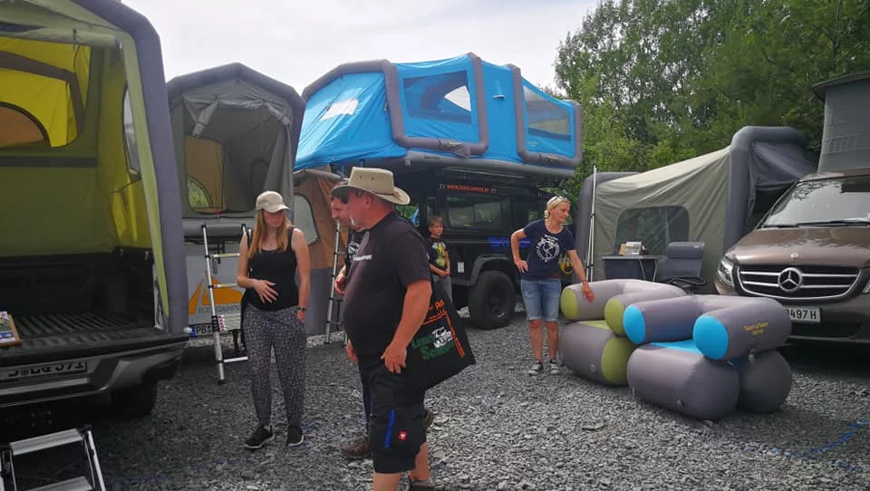 The blue GT Sky Loft dominates the roof of a Land Rover Defender