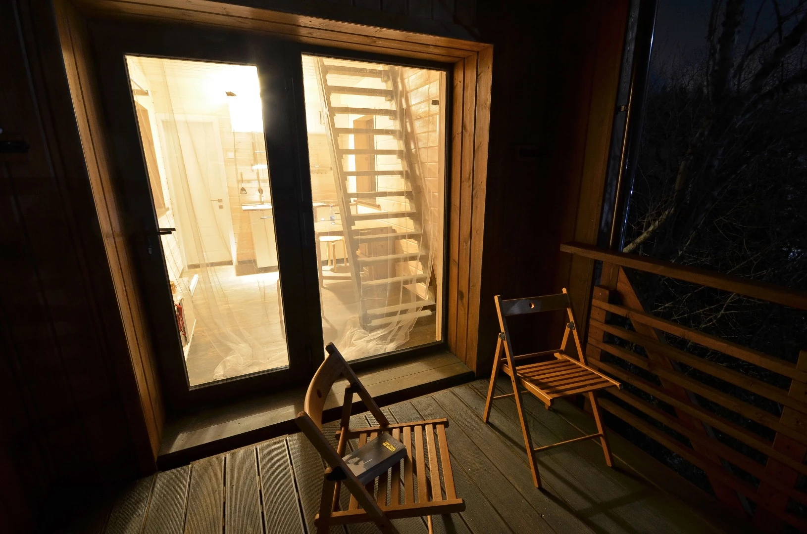 The S22 features a deck area