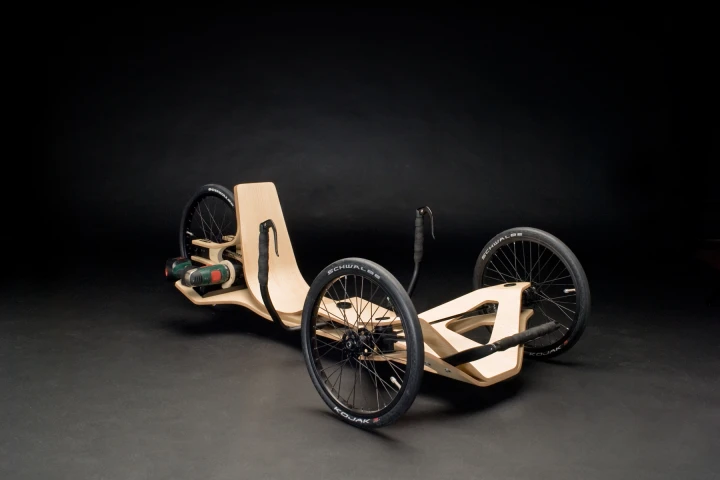 Rennholz features custom 16-inch rims at the front and a 20-inch rear wheel, all using Schwalbe Kojak tires, with a caliper brake providing stopping power at the rear