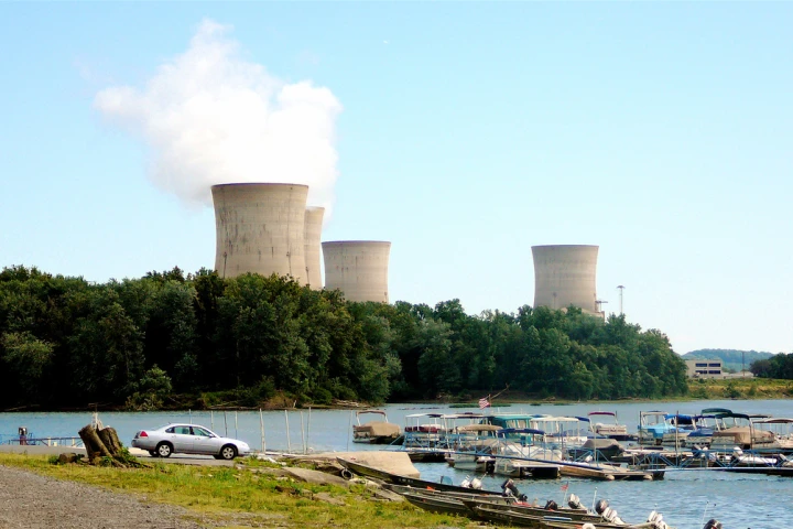 Thorium could provide a cleaner and more abundant alternative to uranium (Photo: Three Mile Island Nuclear Power Plant/ Lyndi & Jason via Flickr)