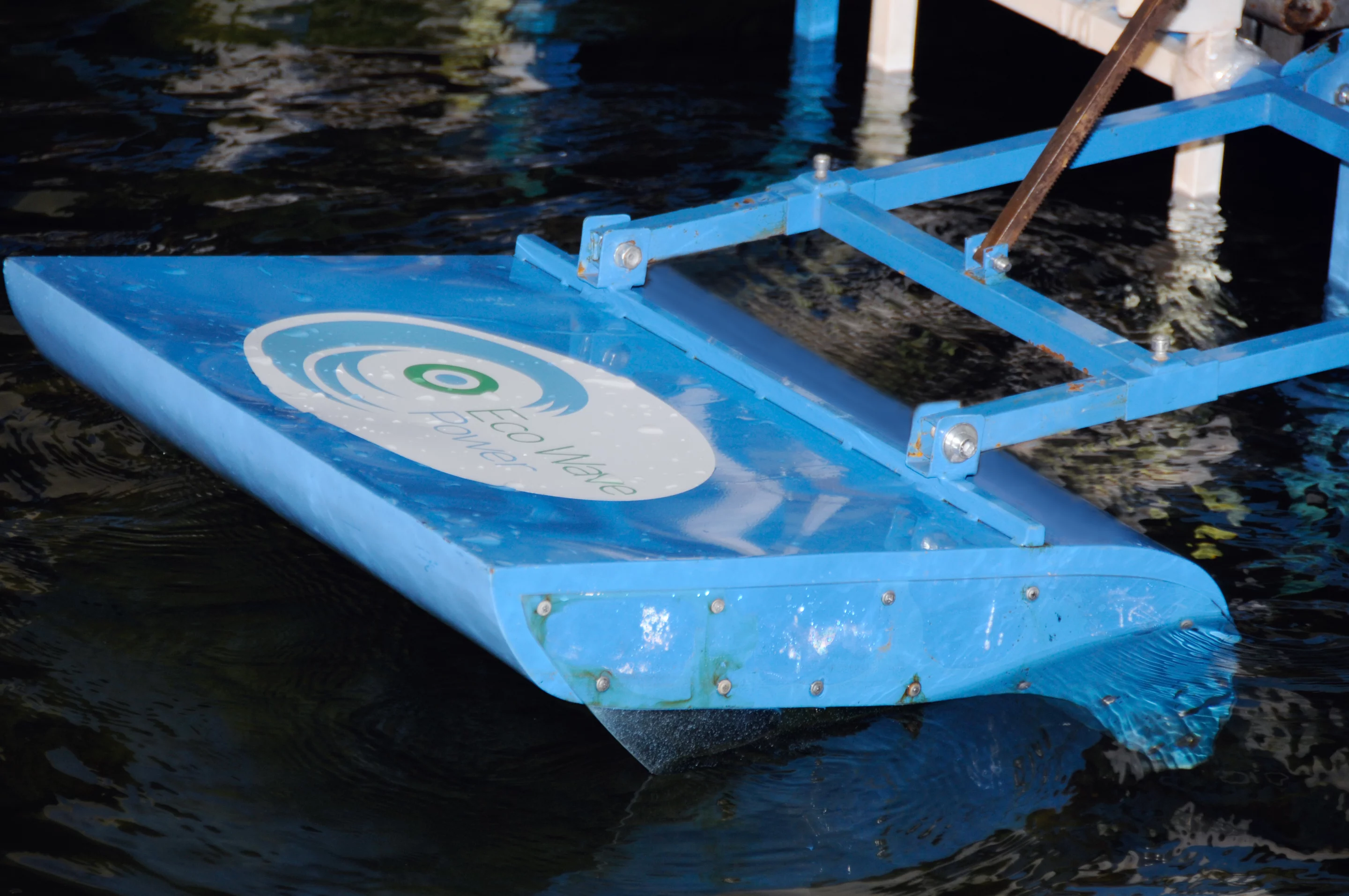 In marine environments which require versatility, the Power Wing will be the float of choice - which can operate at different wave heights