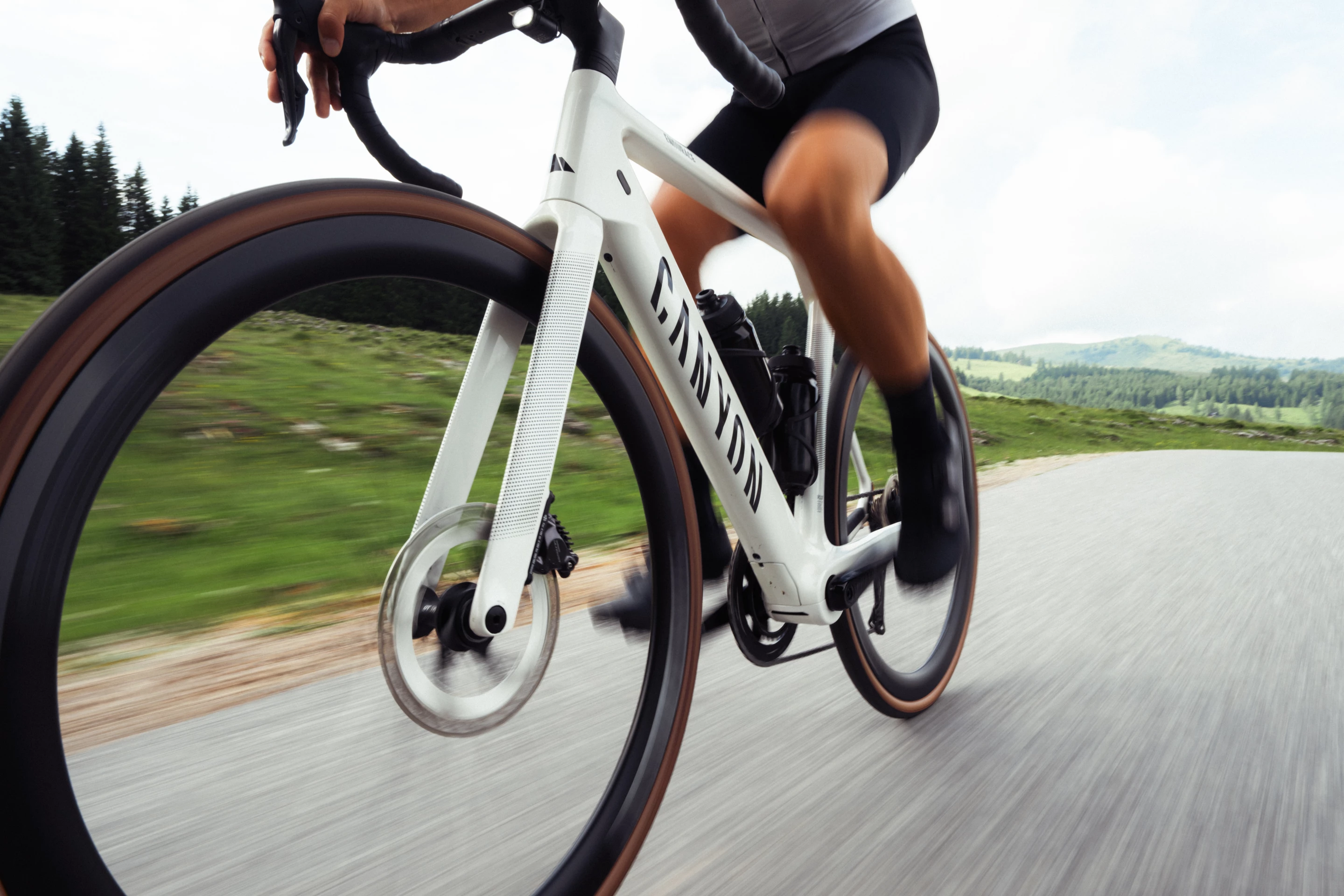 The range-topping Sub 10 Endurance:ONfly from Canyon weighs in a touch under 10 kg (22 lb)