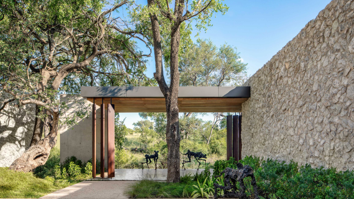 Cheetah Plains safari lodge surrounds wildlife lovers with rustic  \, image size:1200x675