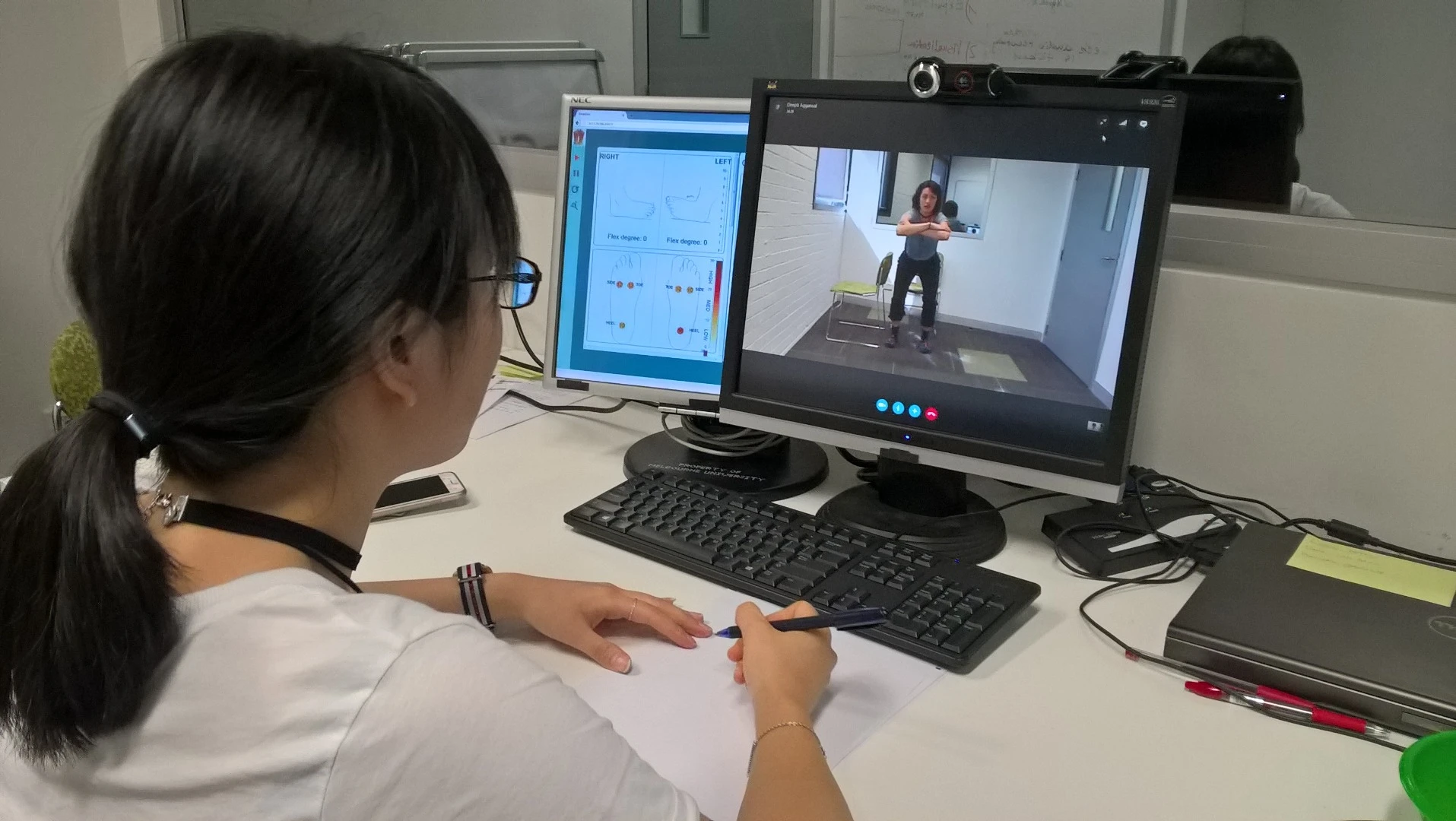 Using a web portal, physiotherapists who are conducting video consultations can access real-time readings on the patient's weight distribution, range of foot movement, and foot orientation