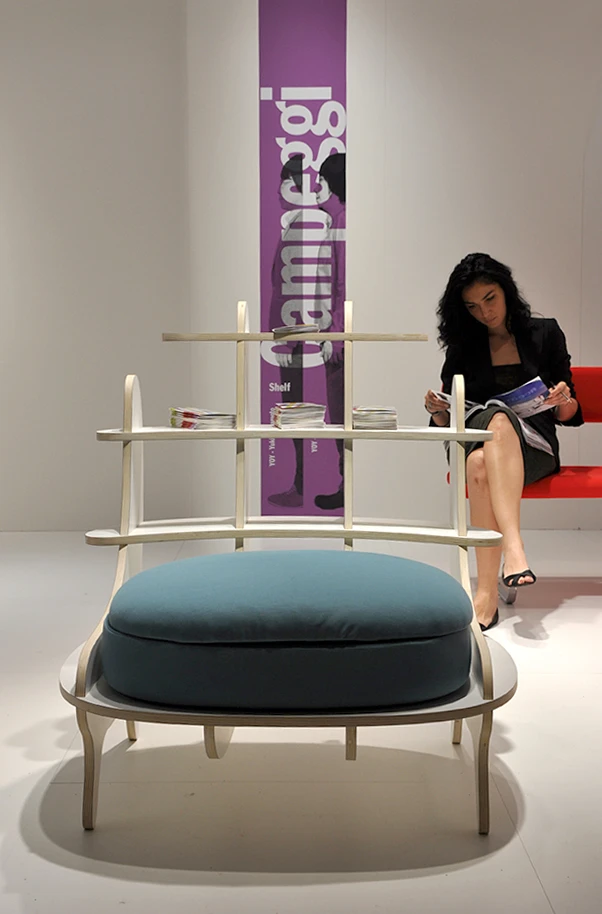 The piece can be personalized when the user fills the shelf with objects and books (Photo: Edoardo Campanale/Gizmag.com)