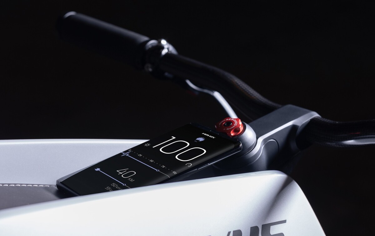 Phone-as-dash concept is executed nicely
