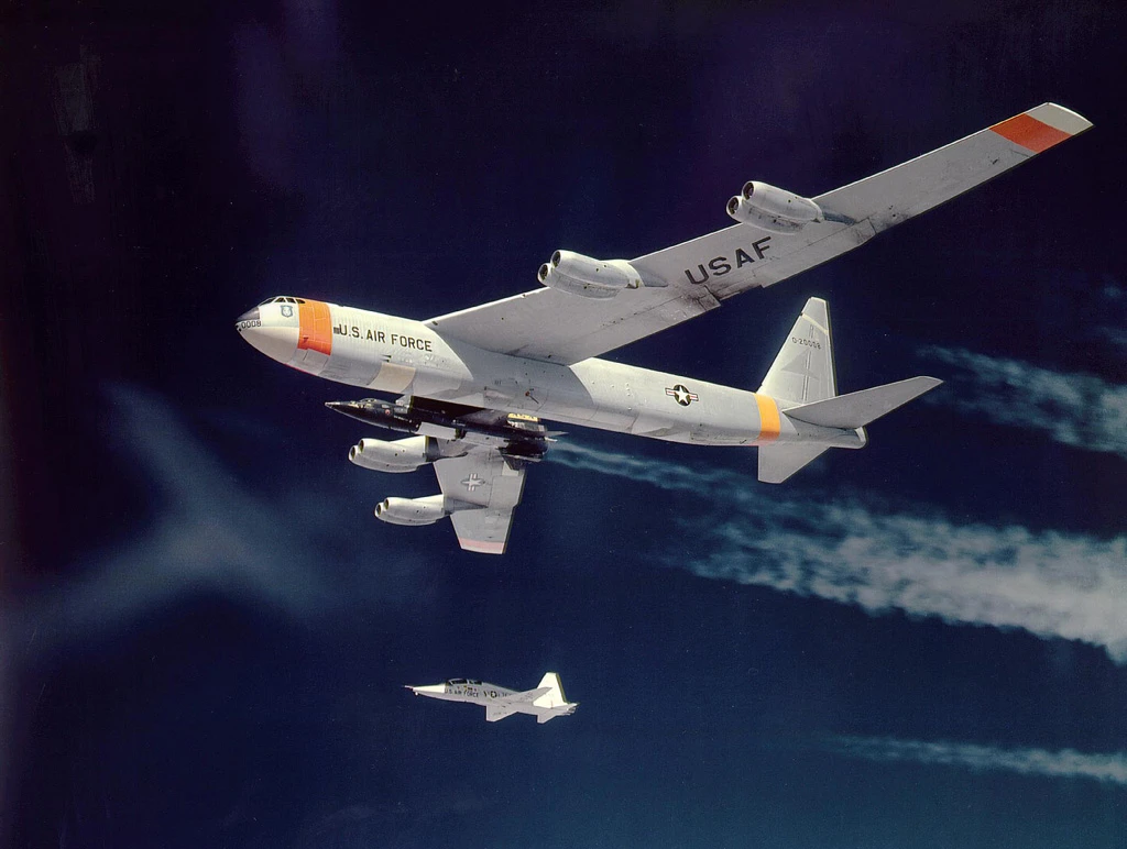 X-15, B-52 and chase plane