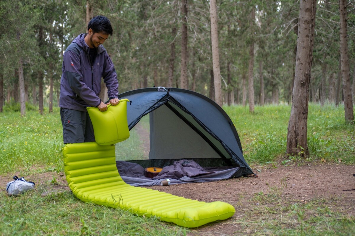 The inflatable mattress is claimed to have an insulation R-value of 1.3