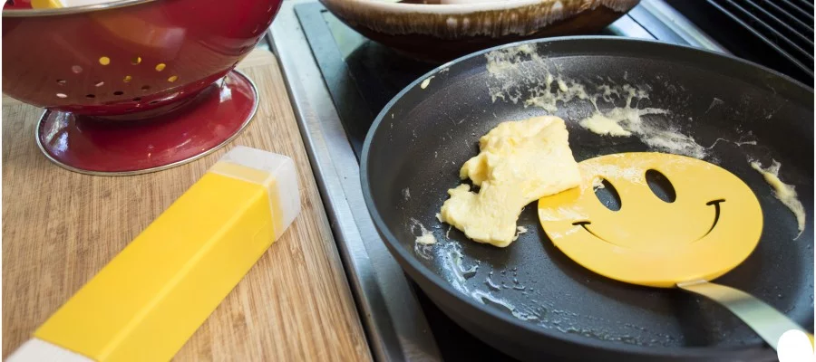 The Butter Boss is made of heat-resistant material and so can be used with hot pans