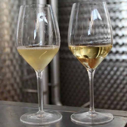 An example of a white wine before and after the nanoparticle treatment