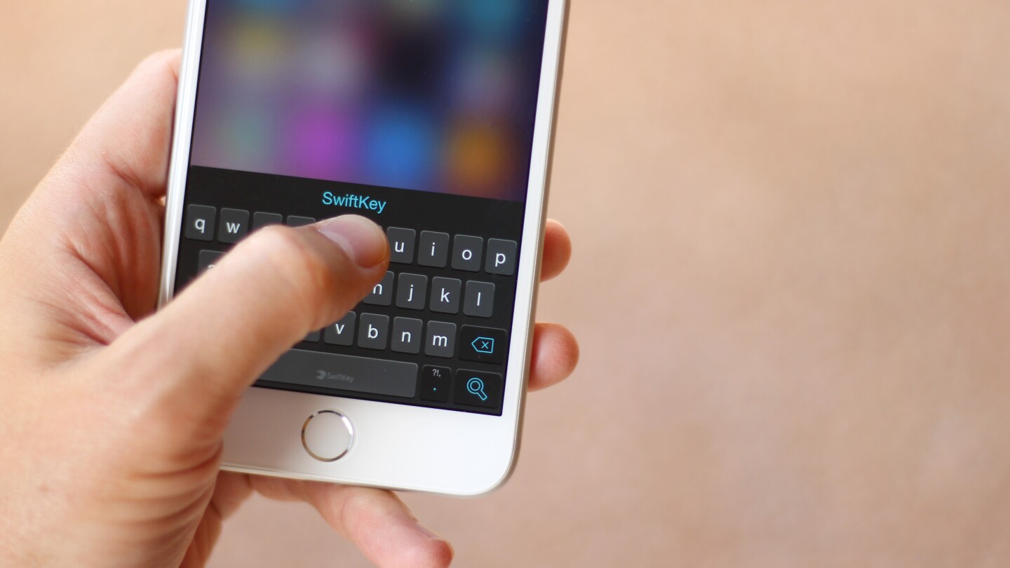 Third-party keyboards (including Swype and SwiftKey) are finally on iOS (Photo: Will Shanklin/Gizmag.com)