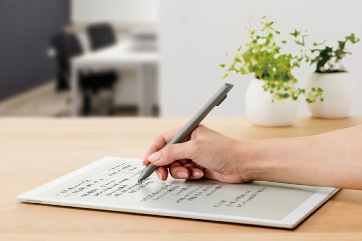 Sony has unveiled an upgraded version of its office-focused Digital Paper tablet