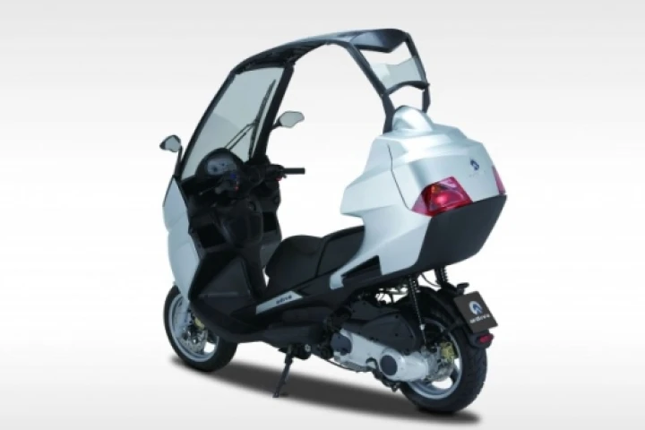 Adiva 250 convertible scooter