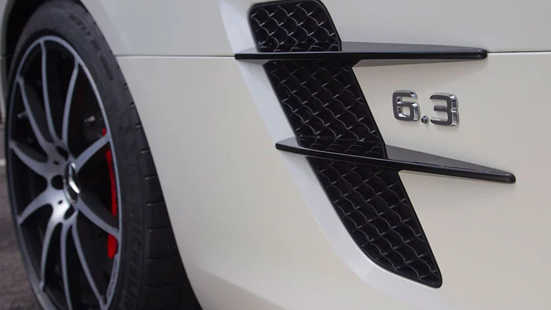 2013 Mercedes-Benz SLS AMG GT Coupé detail
