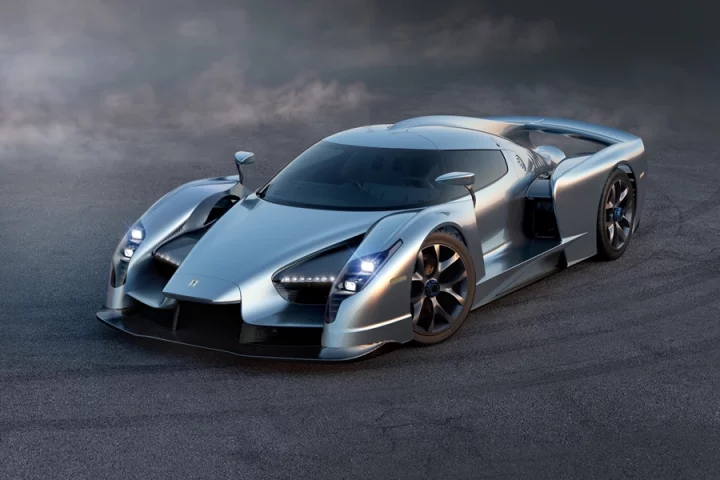 Scuderia Cameron Glickenhaus has unveiled road and race versions of its new SCG003