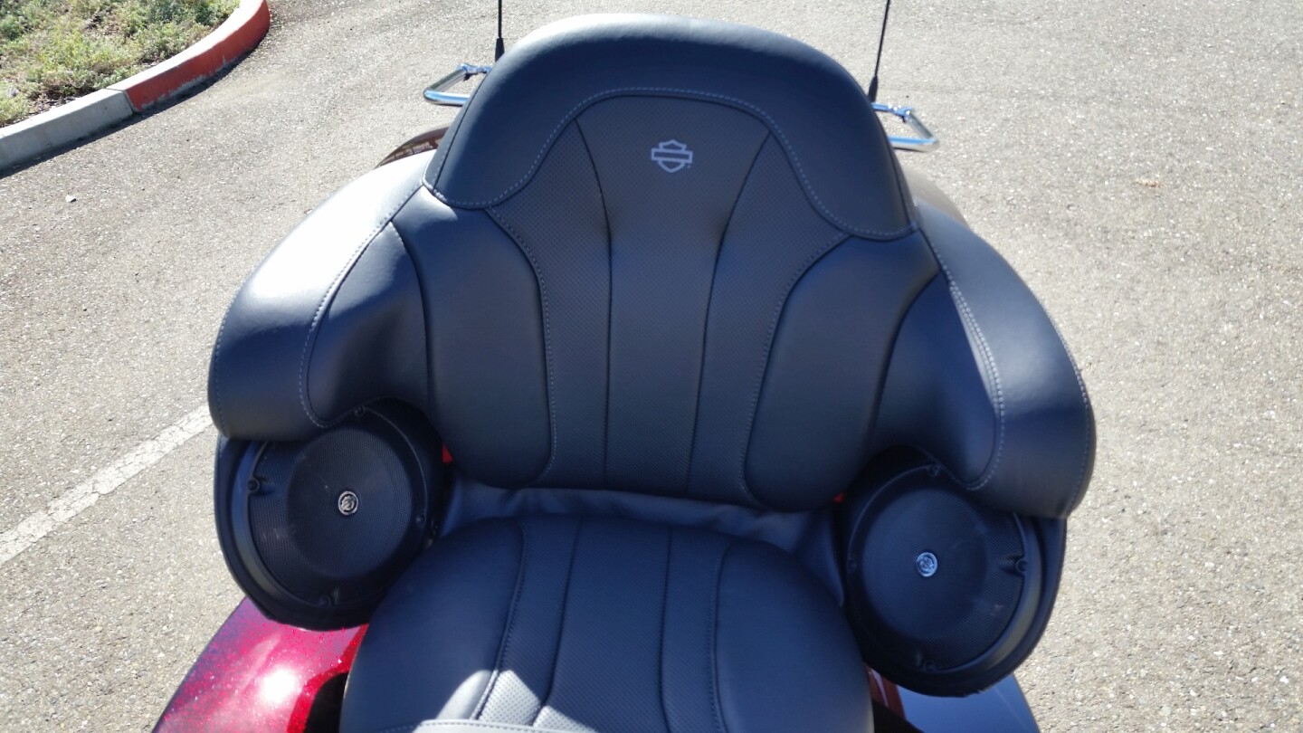 The CVO Limited comes with a heated passenger seat that also houses two rear speakers in the arm rests and two lights underneath to light up either side bag