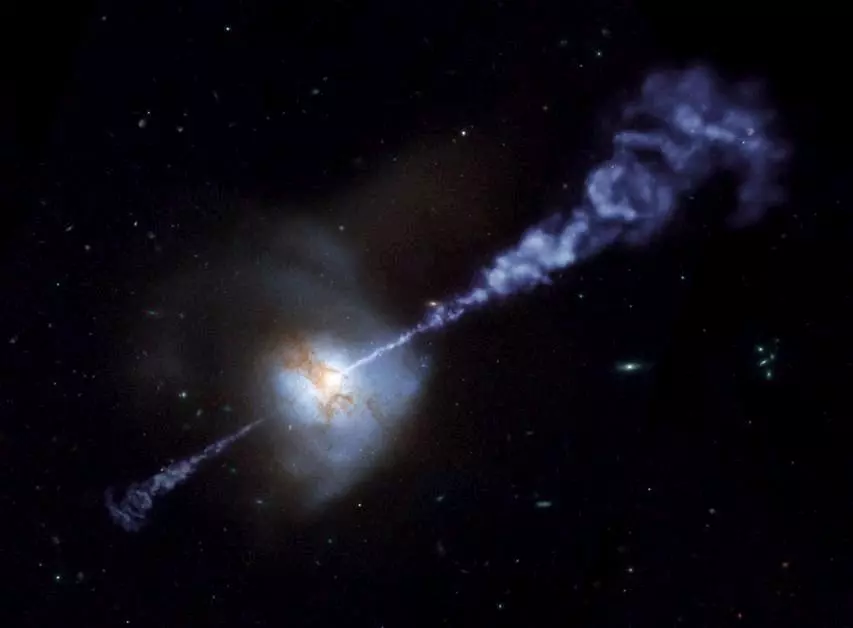 Active black hole squashes star formation (Image: NASA/JPL-Caltech/R. Hurt)