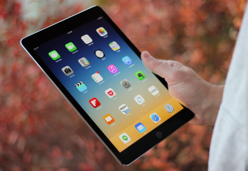 The iPad Air 2 weighs a mere 437 g (0.96-lb) (Photo: Will Shanklin/Gizmag.com)