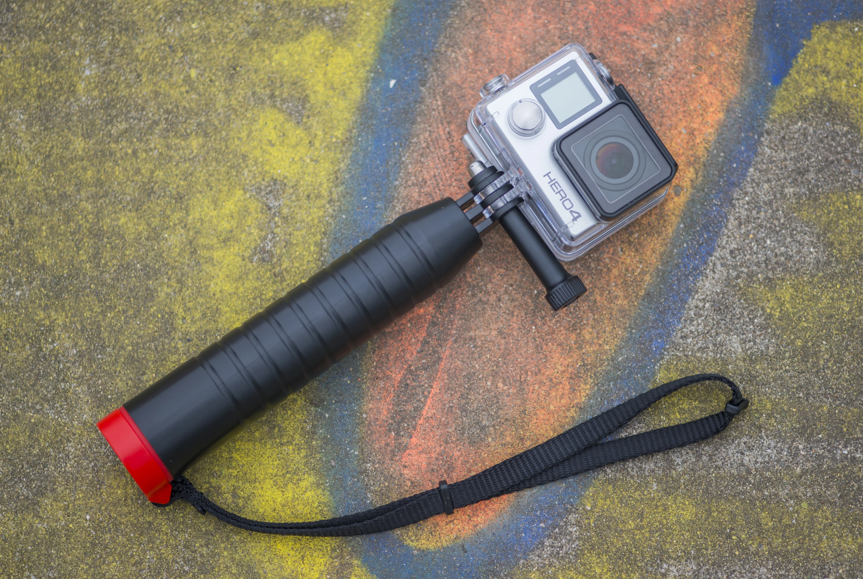 The red base on the Joby Action Grip means it's easy to spot when floating in water (Photo: Simon Crisp/Gizmag.com)